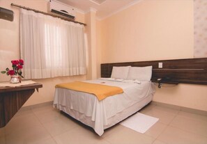 Minibar, wifi gratis y ropa de cama 