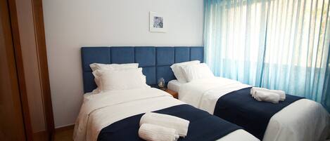 2 Schlafzimmer, schallisolierte Zimmer, Bügeleisen/Bügelbrett