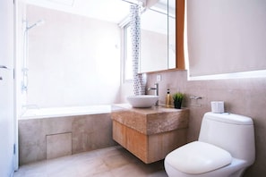 Appartement Familial | Douche de la salle de bain