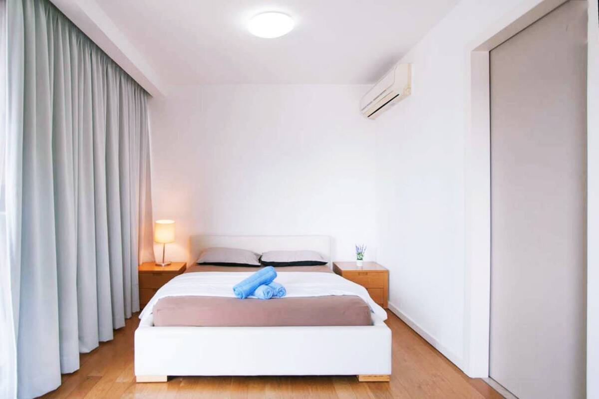 Appartement Junior | Bureau, espace de travail pour ordinateurs portables