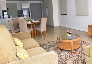 Appartement familial | Aire de séjour | Téléviseur à DEL