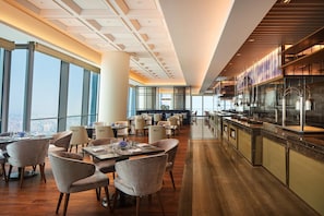 3 restaurants, breakfast, lunch, dinner served; Chinese cuisine