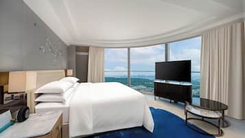 Room, 1 King Bed | Premium bedding, down comforters, pillowtop beds, free minibar items