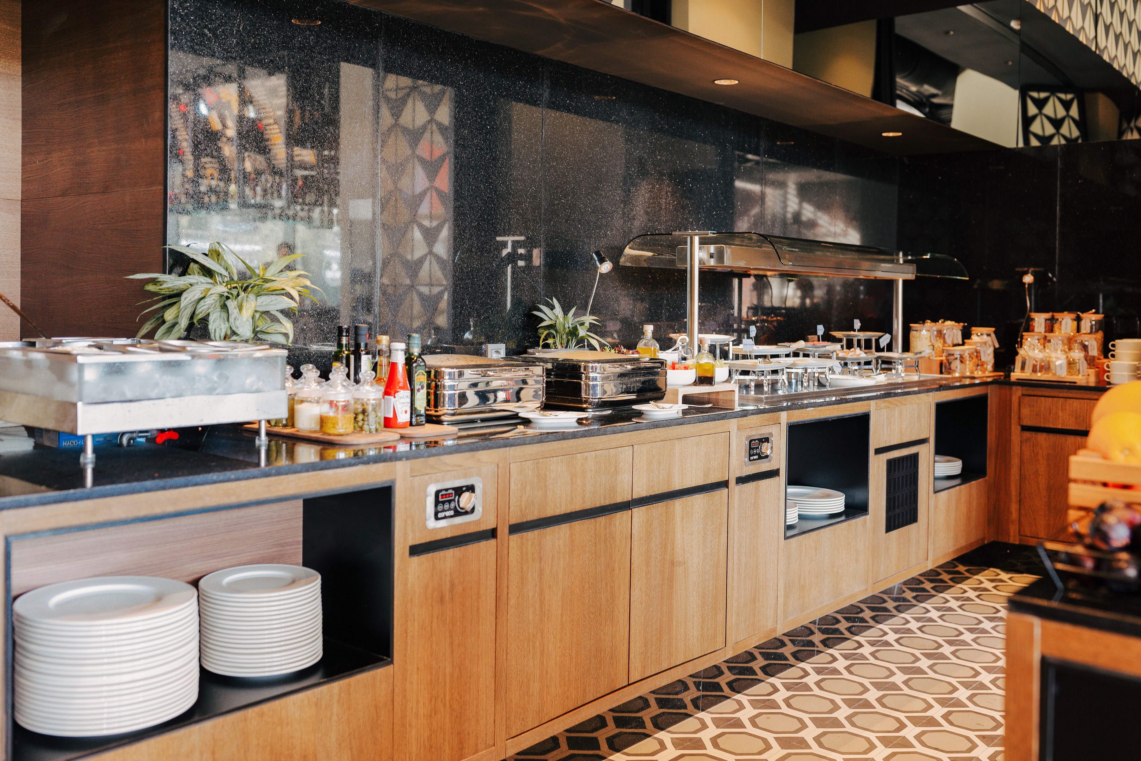 daily buffet breakfast (usd 15 per person)