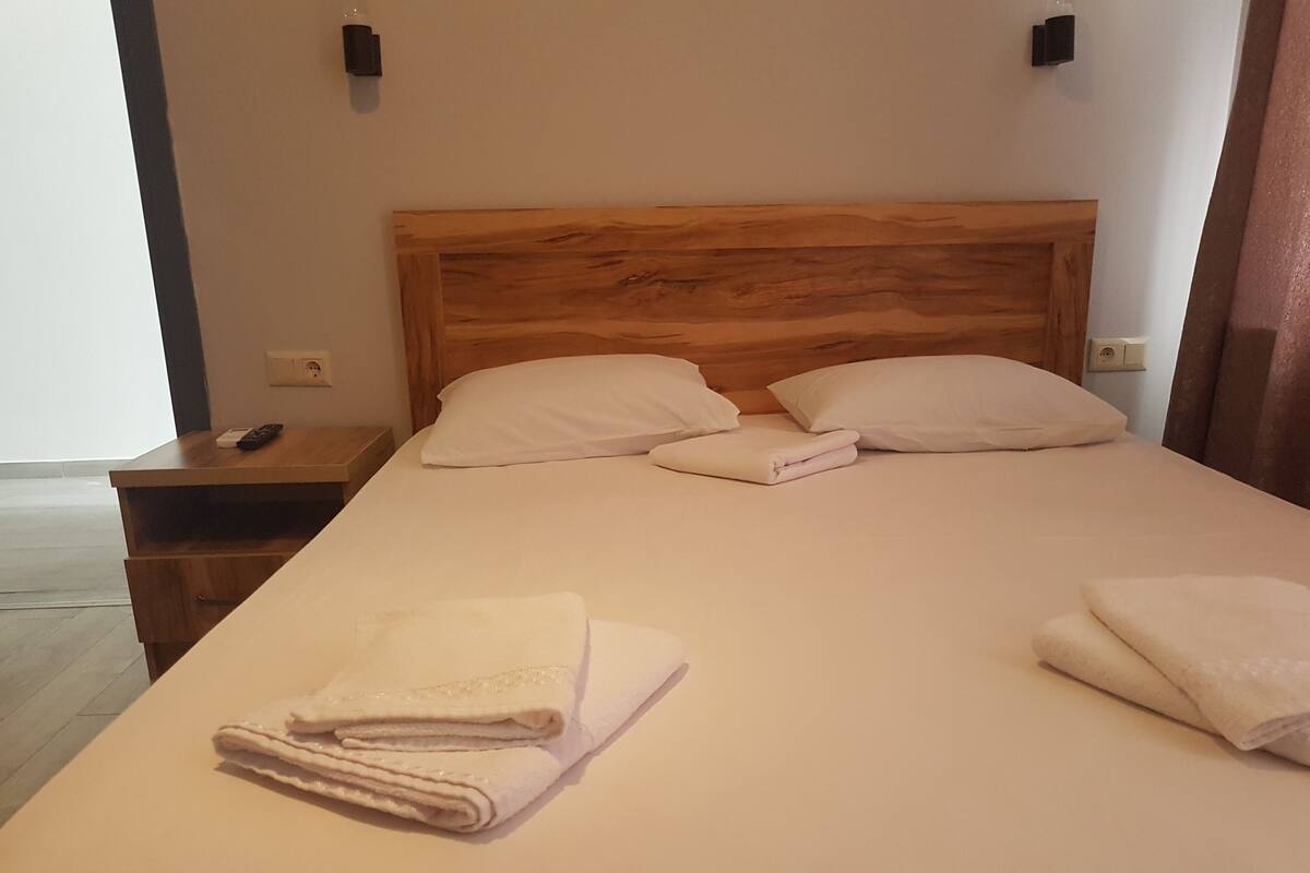 Deluxe Triple Room, Sea View | Iron/ironing board (on request), WiFi (free), bed sheets