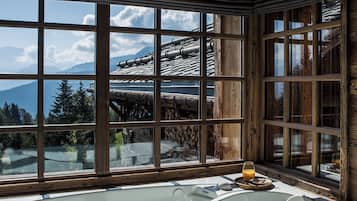 Een sauna, een bubbelbad, een stoombad, lichaamsbehandelingen