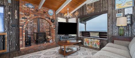Smart TV, fireplace, DVD player, table football