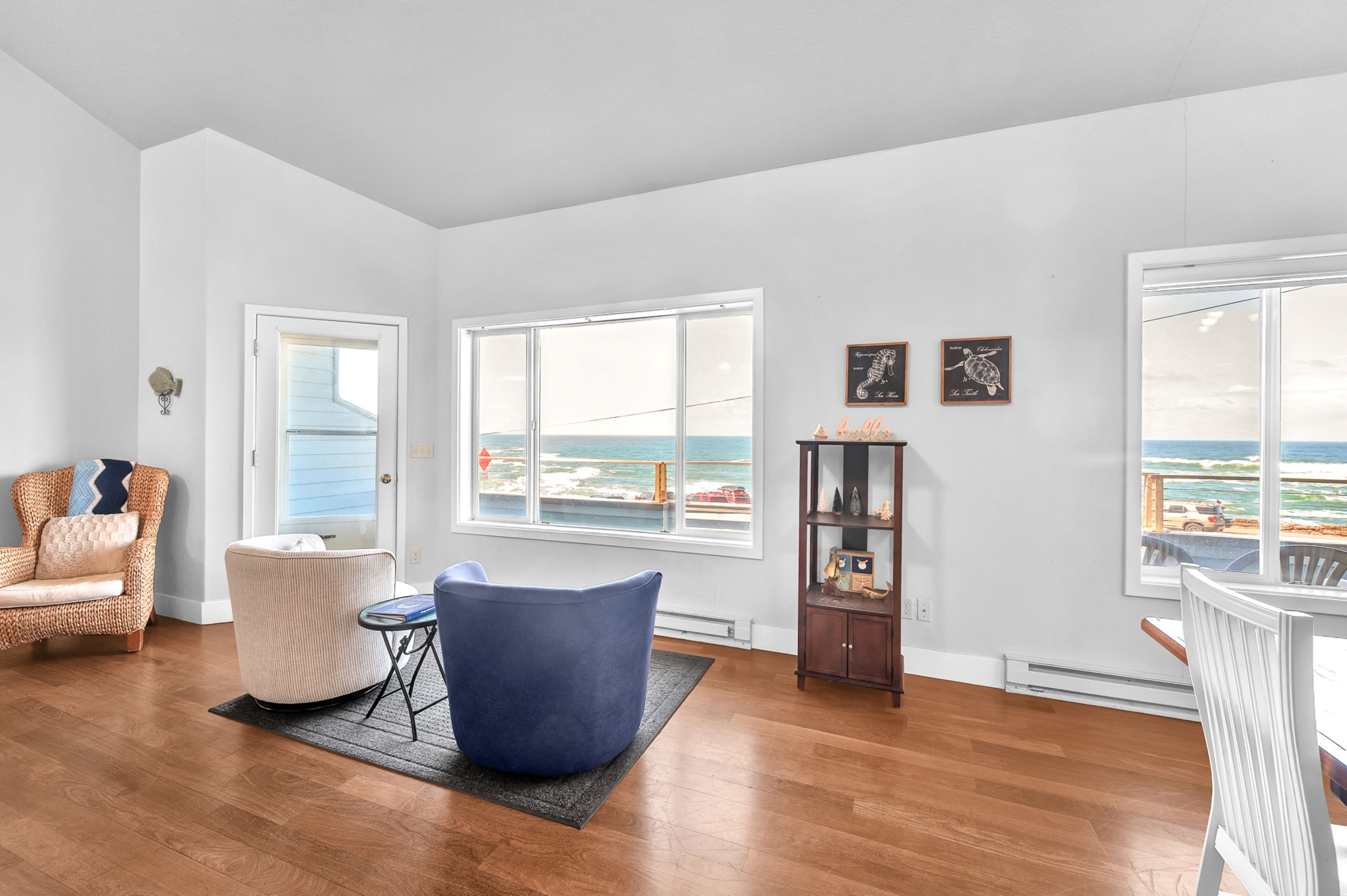 Smart TV, fireplace, DVD player