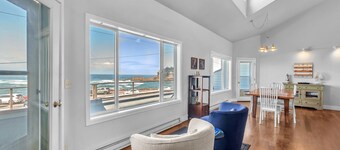 Oceanfront Pet Friendly Condo overlooking Depoe Bay, perfect for Whale Watching