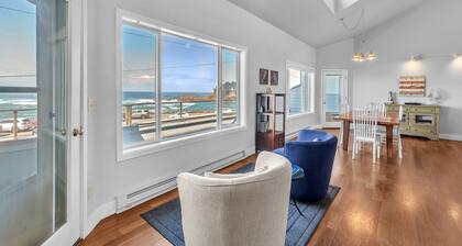 Oceanfront Pet Friendly Condo overlooking Depoe Bay, perfect for Whale Watching