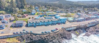 Oceanfront leilighet med utsikt over Depoe Bay med sengeplass til opptil 8 gjester!