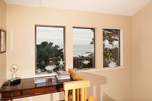 Interior - Large beautiful home 2 blocks to beach w/ astounding views of the Pacific! (Lincoln City)