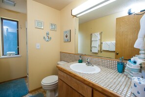 Shower, free toiletries, towels