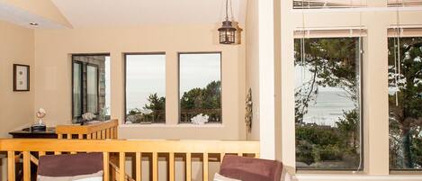 TV, fireplace, DVD player