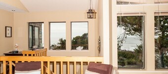 Utforsk denne vakre 3 soverom hjemme w / forbløffende utsikt over Stillehavet!