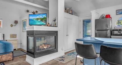 Comfortable, Cozy, Honeymoon Cottage, Ocean Views, Whale Watching in Depoe Bay