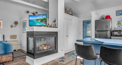 Comfortable, Cozy, Honeymoon Cottage, Ocean Views, Whale Watching in Depoe Bay