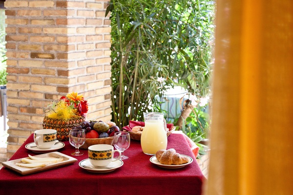 Café da manhã com buffet todos os dias mediante uma taxa