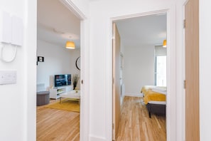 Apartment | Premium bedding, individually decorated, individually furnished
