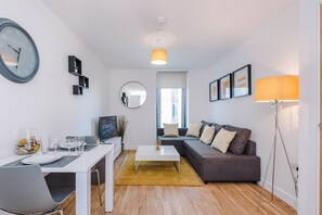 Apartment | Living area | Smart TV, Netflix - Contemporary 1 Bed Apartment Media City (Salford)