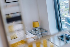 Lägenhet | Sängtillbehör av högsta kvalitet, individuell inredning och unika möbler