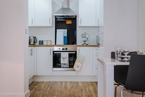 Apartment | Private kitchen | Full-sized fridge, microwave, oven, stovetop