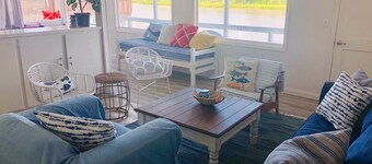 NEUE LISTE - The Reel Retreat