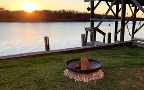 Property grounds - Newly Renovated Riverfront Escape with Stunning Oak Floors & Prime Fishing! (Matagorda)