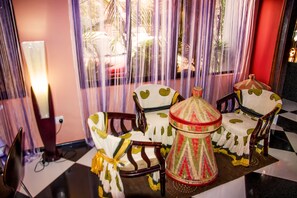 Breakfast, lunch, dinner served; local and international cuisine 