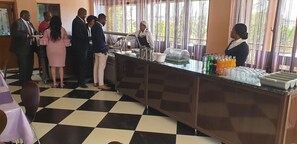Café da manhã inglês grátis todos os dias