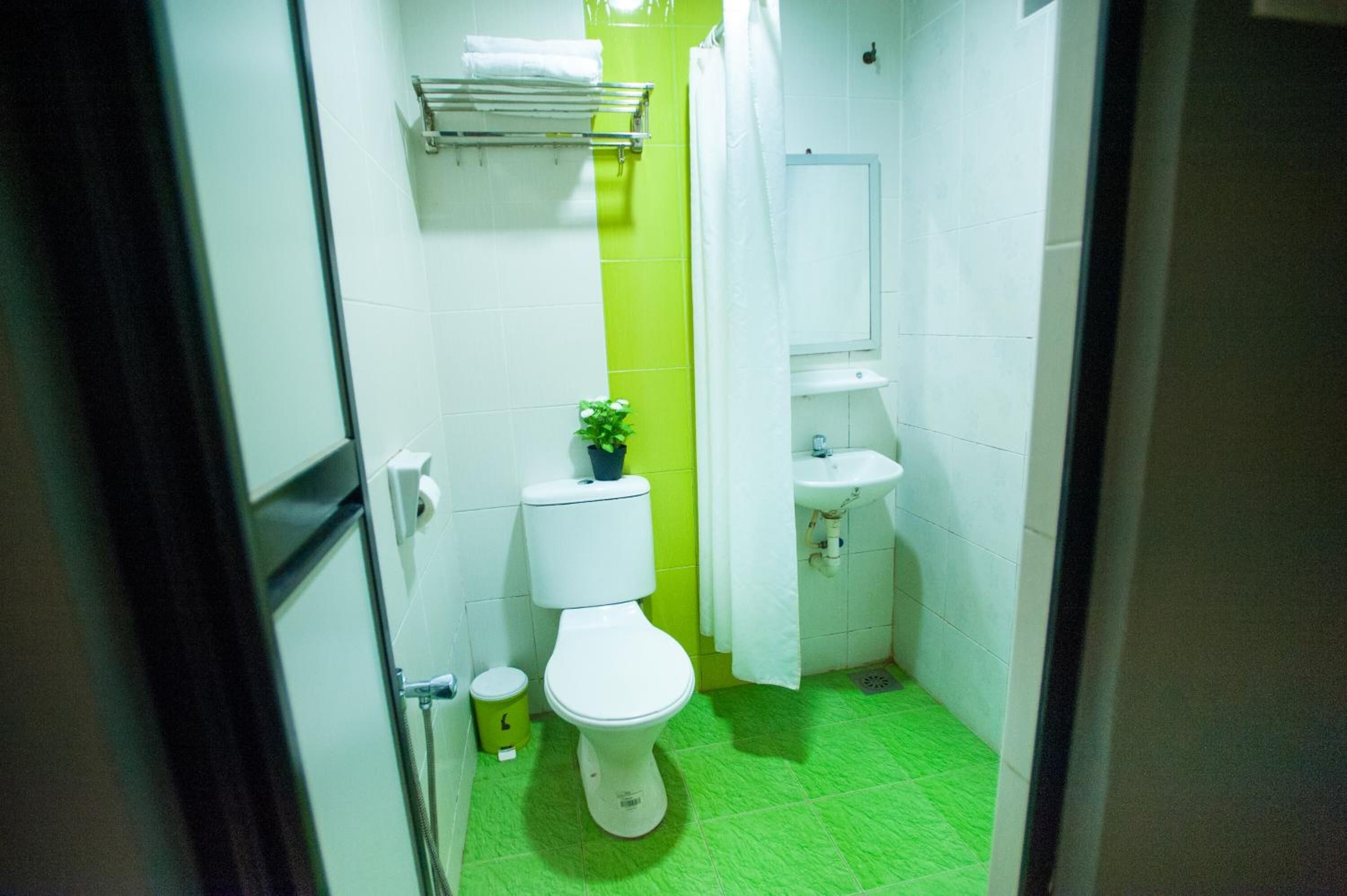 shower, bidet, towels, soap