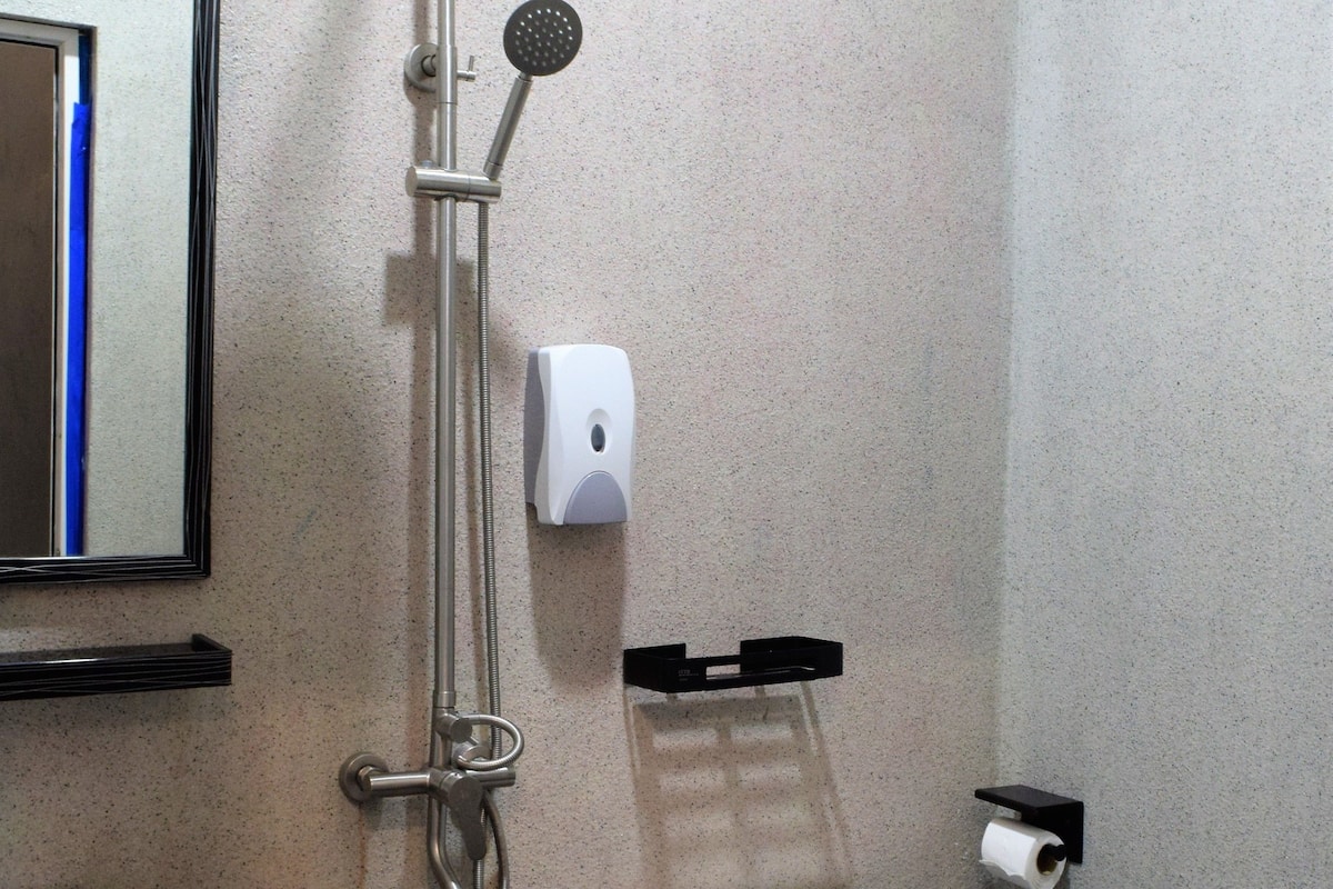 shower, bidet, towels, soap