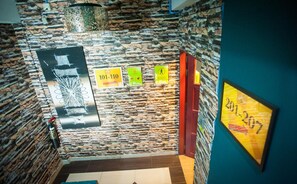 Dusche, Bidet, Handtücher, Seife