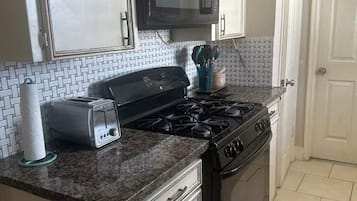 Micro-ondes, plaque de cuisson, lave-vaisselle