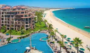 On the beach, sun loungers, beach towels - Escape to paradise in beautiful Cabo San Lucas! (Cabo San Lucas)