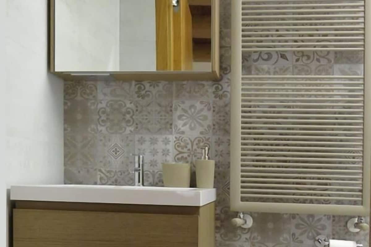 تجهيزات دش، مجففات شعر، مراحيض شطف، مناشف