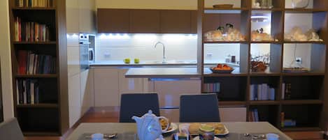 Free daily full breakfast