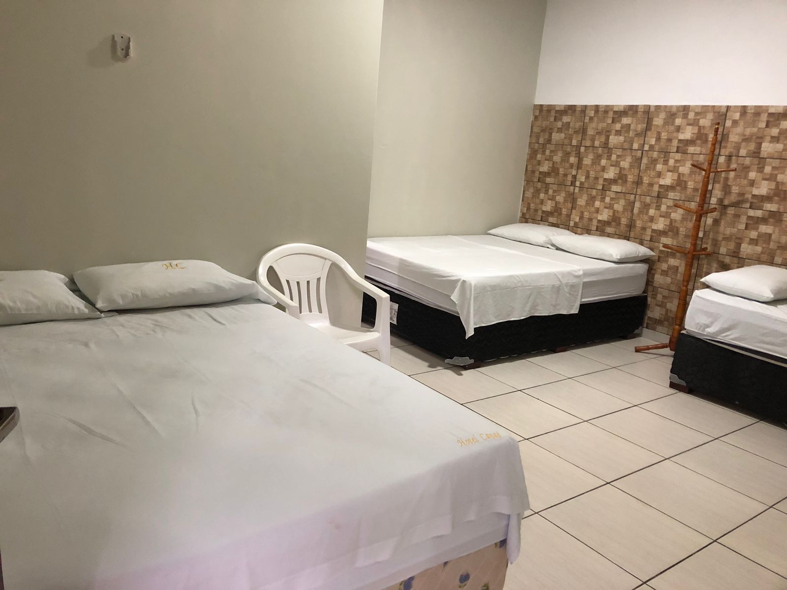 family room | minibar, free wifi, bed sheets