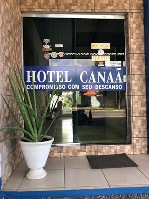 Front of property – evening/night - Hotel Canaã (Boa Vista)