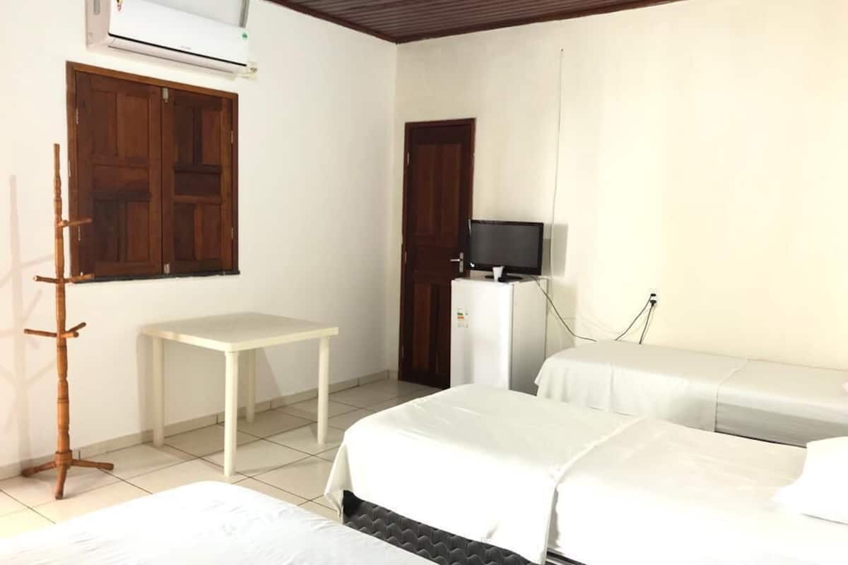 Vierpersoonskamer | Een minibar, gratis wifi, beddengoed