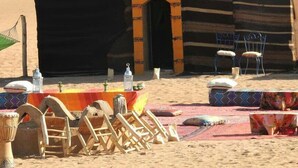 Outdoor dining - Bivouac Bader Monika Erg Chegaga (M'Hamid El Ghizlane)