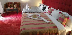 Deluxe Tent | Desk, rollaway beds, bed sheets - Bivouac Bader Monika Erg Chegaga (M'Hamid El Ghizlane)