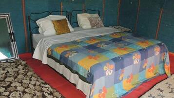 Classic Tent | Desk, rollaway beds, bed sheets