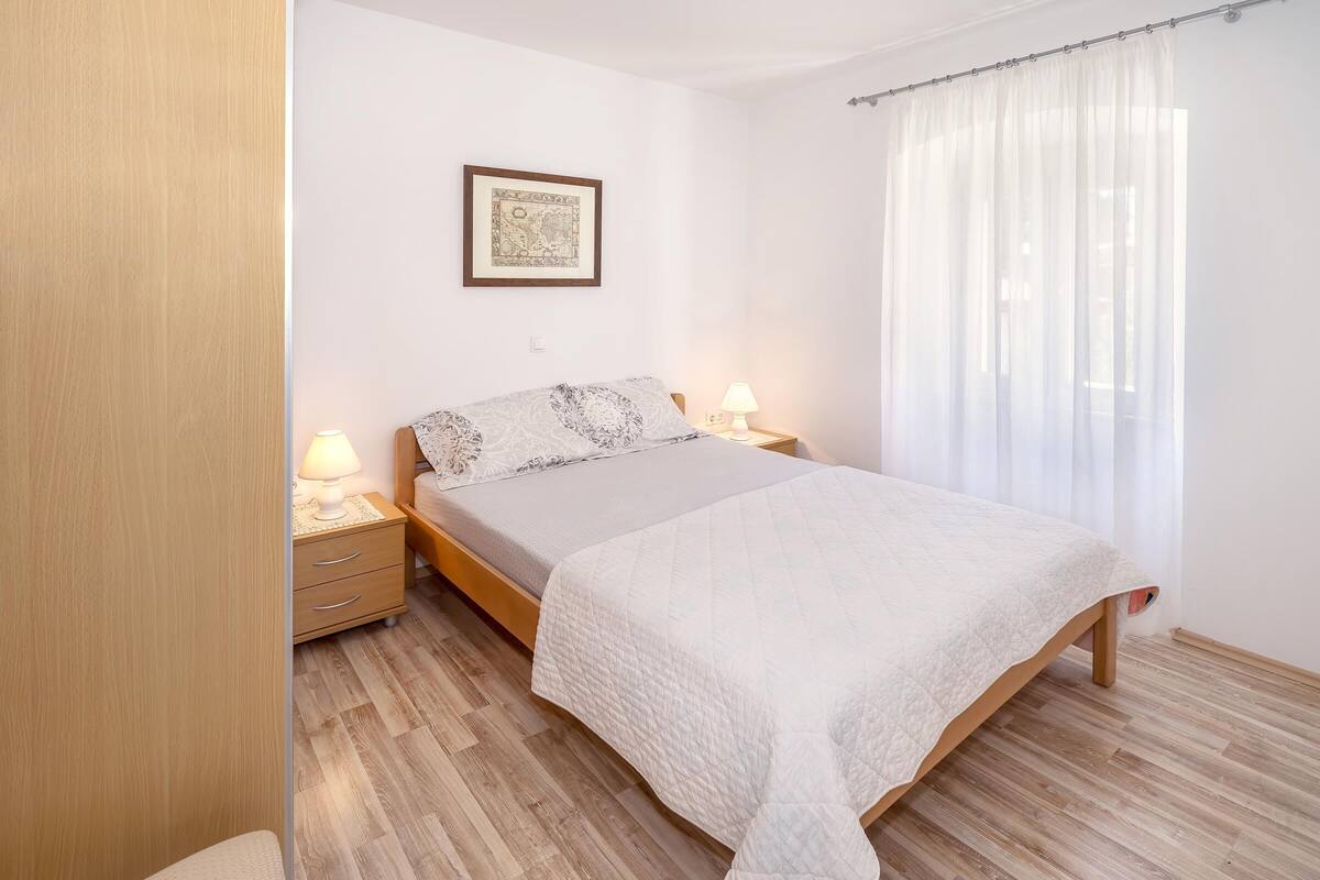 Standard-Apartment, 1 Schlafzimmer (Tonica) | 1 Schlafzimmer, kostenloses WLAN, Bettwäsche