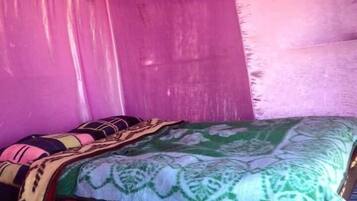 Classic Tent | Desk, bed sheets