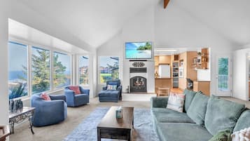 Smart-tv, pejs, dvd-afspiller, bordtennisbord