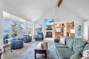 Smart TV, fireplace, DVD player, table tennis