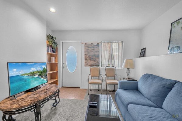 Smart TV, fireplace, DVD player, table tennis