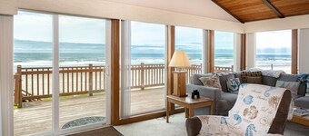 Spacious Beach Front Home, Pet Friendly, Large Deck, Easy Beach Access