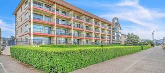 Enjoy the Prom from this beautiful oceanfront condo in the heart of Seaside!